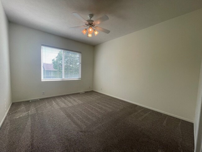 Building Photo - Townhome for Rent in Papillion