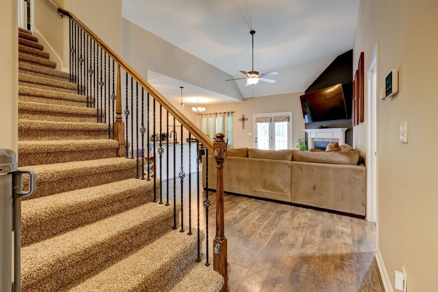 Building Photo - 430 Woodtrace Dr