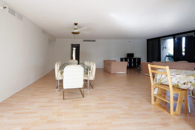 Building Photo - 2450 Presidential Way