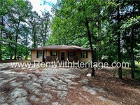 Building Photo - Charming Ranch Home on 1/2 Acre / Nature L...