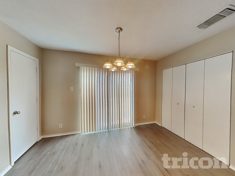 Building Photo - 7307 Circle Farm