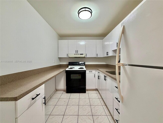 Building Photo - 901 SW 37th Ave