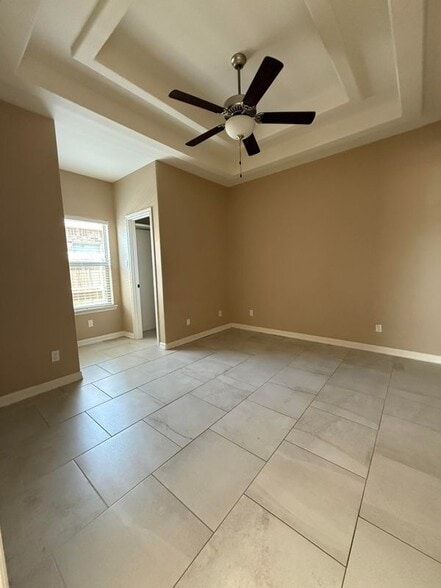 Building Photo - 2713 E Eisenhower Ave