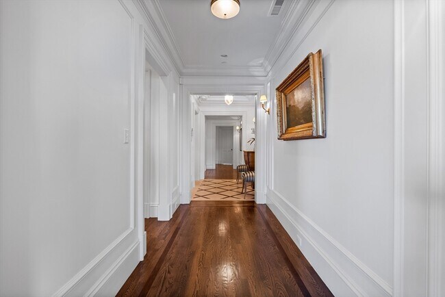 Building Photo - 348 Beacon St
