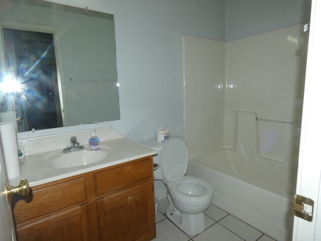 Building Photo - 275 Hazel Ct