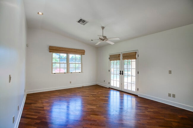 Building Photo - 4049 N 57th Pl