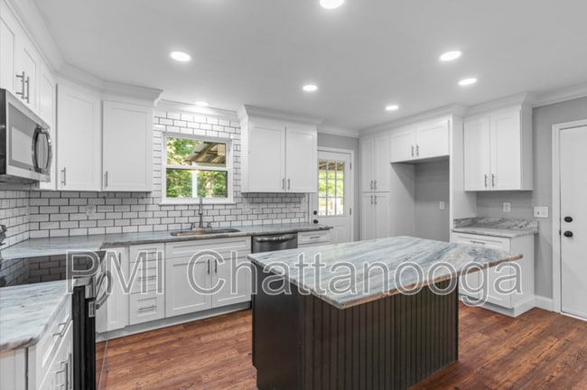 Building Photo - 876 Childress Hollow Rd