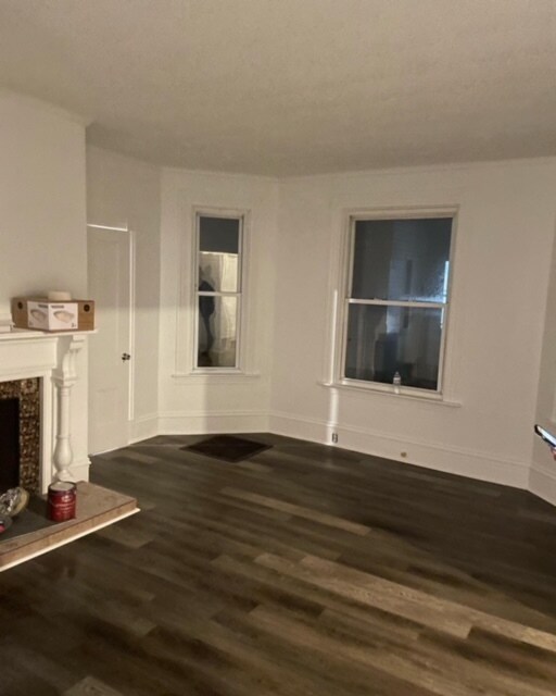 Living room - 31 White St