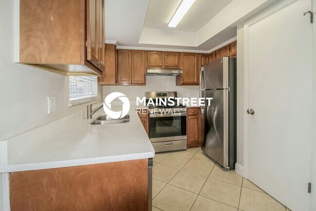 Building Photo - 3 Bedroom Pet-Friendly Home in FERN PARK, ...