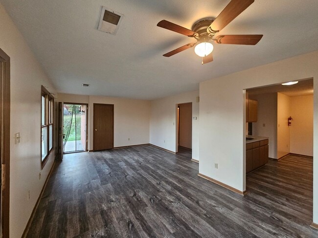 Building Photo - 4424 Lovers Ln