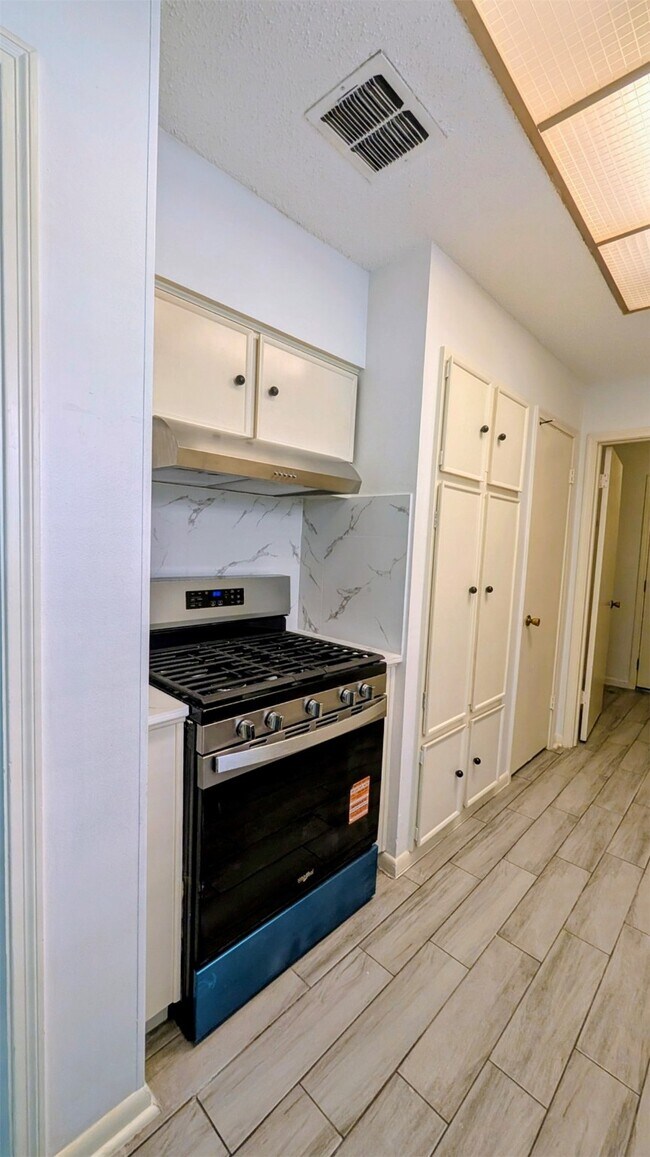 Building Photo - 10523 Huff Dr
