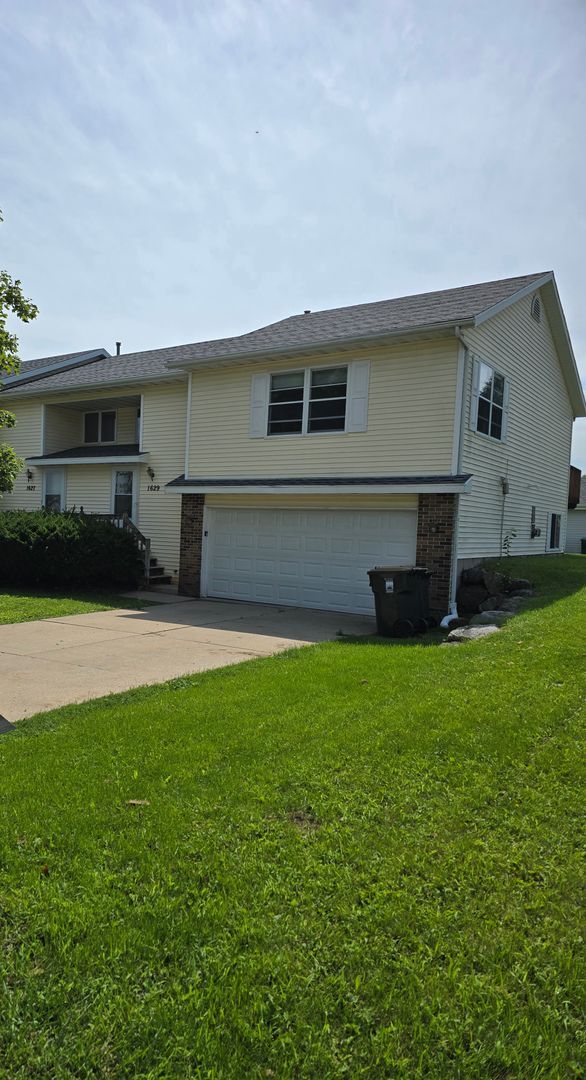 Building Photo - 1627-1629 Rustic Drive