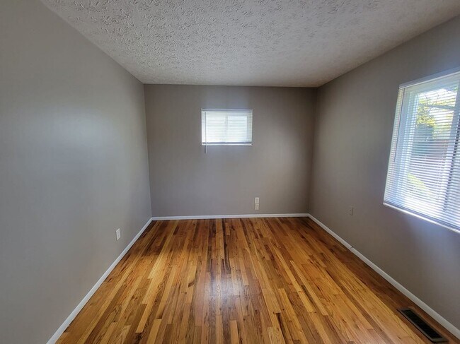 Building Photo - 2928 Landon Dr