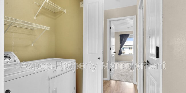 Building Photo - 482 N Mckenzie Ln