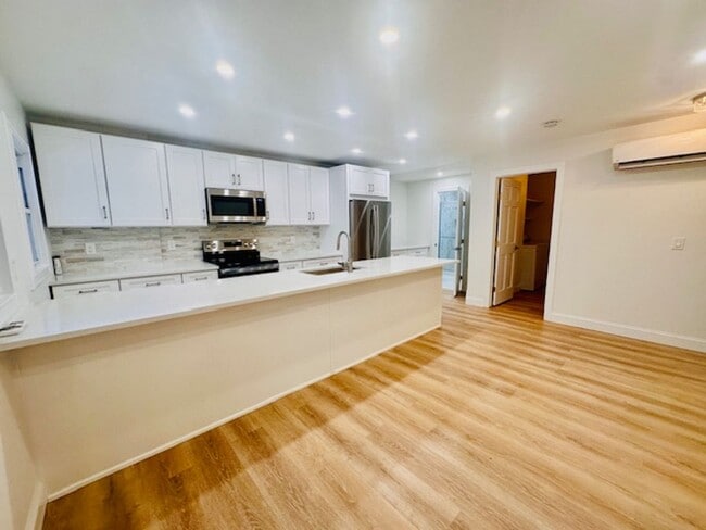 Building Photo - 19 Henning Dr