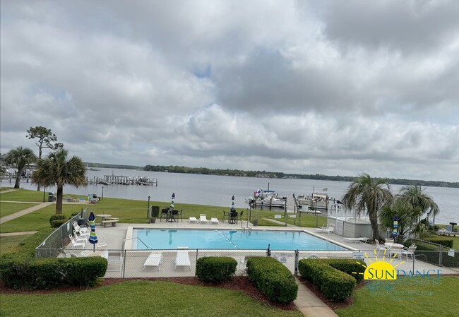 Building Photo - Renovated Waterfront Condo in Fort Walton ...