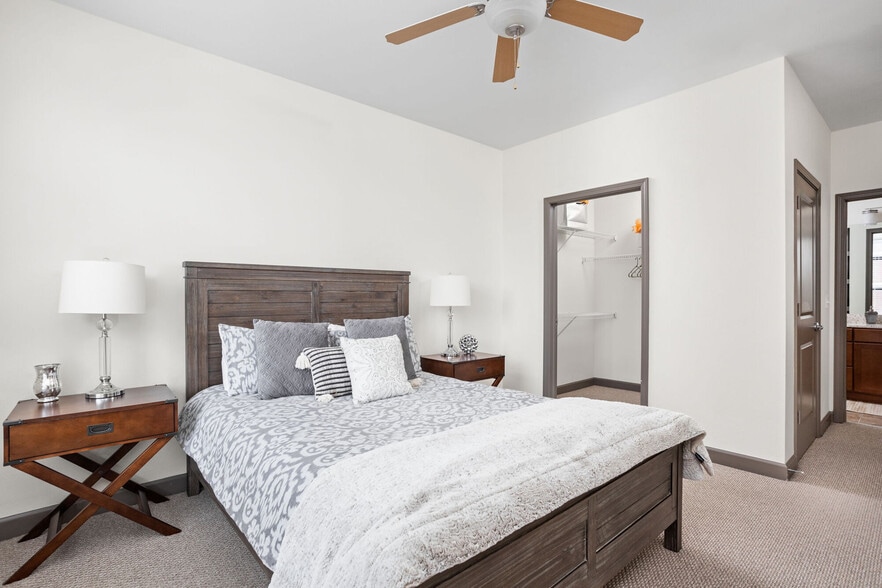 Interior Photo - Cosmopolitan on the Canal