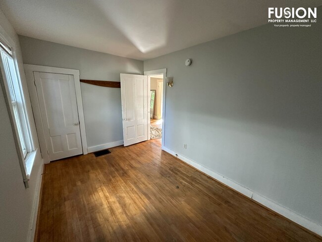 Building Photo - MOVE-IN OFFER! Spacious 3-Bedroom Home Clo...