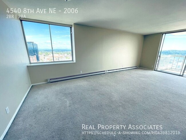 Building Photo - 4540 8th Ave NE