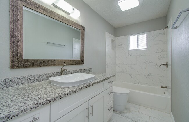 Building Photo - 326 Fair Oak Dr
