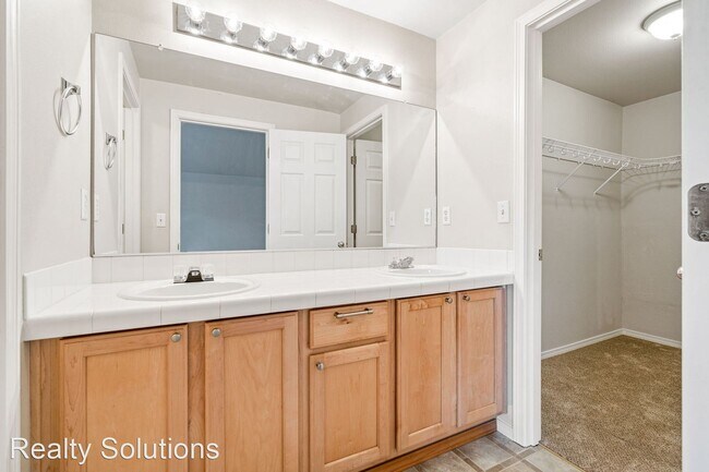 Building Photo - 3 br, 2.5 bath House - 17691 SW September ...