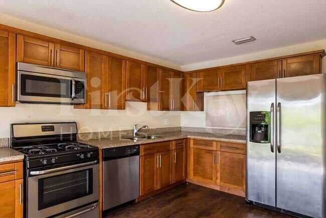 Building Photo - 5927 Ithaca Cir W