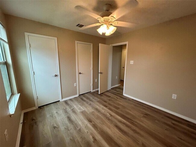 Building Photo - 9001 Bird Brook Ln