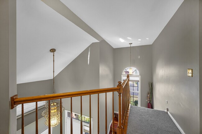 Building Photo - 436 W Parkside Dr