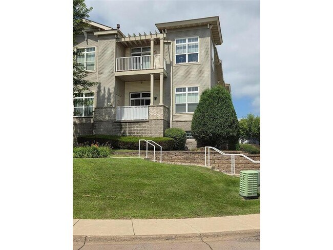 Building Photo - 1256 County Rd D E