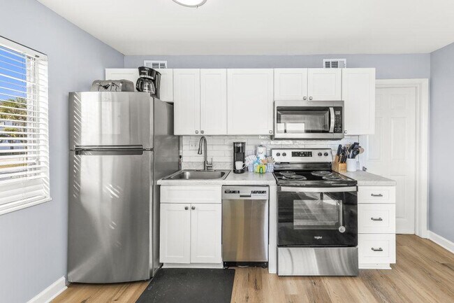 Building Photo - 405 Plantation Rd