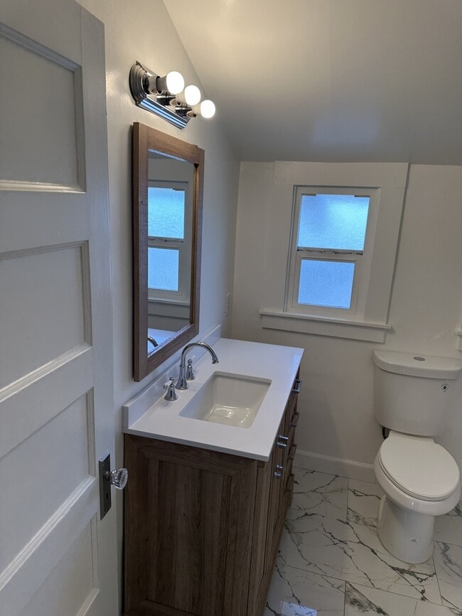 Building Photo - Ceres 3 bed 2 bath 2 story home