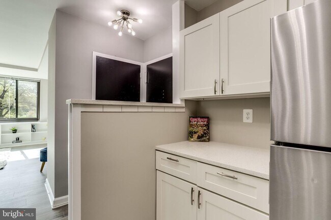 Building Photo - 1011 Arlington Blvd