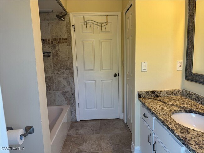 Building Photo - 911 SE 21st Ln