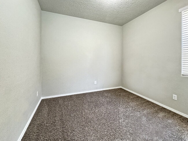Building Photo - Wonderful, Newer 4 BR Home in Cleveland Heights!