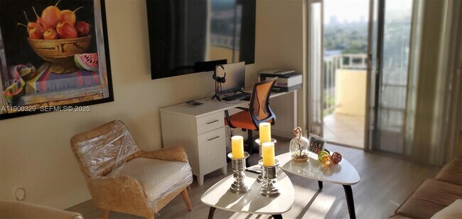 Building Photo - 900 NE 18th Ave