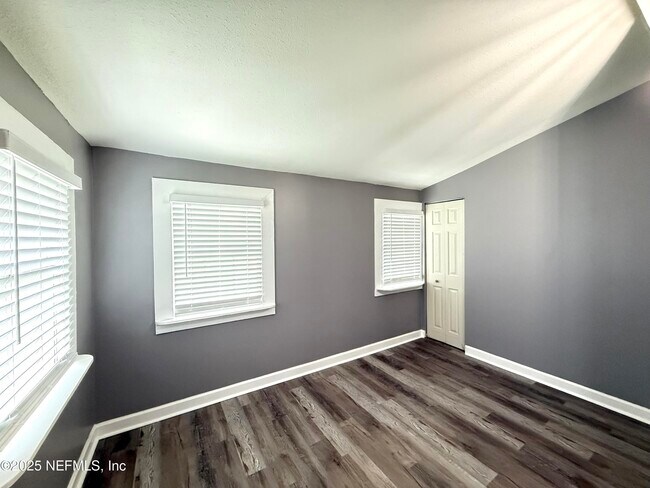 Building Photo - 5336 Cruz Rd