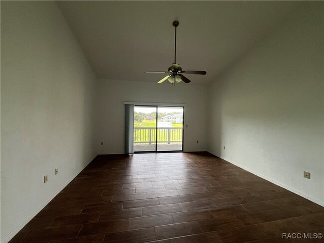 Building Photo - 810 E Gilchrist Ct