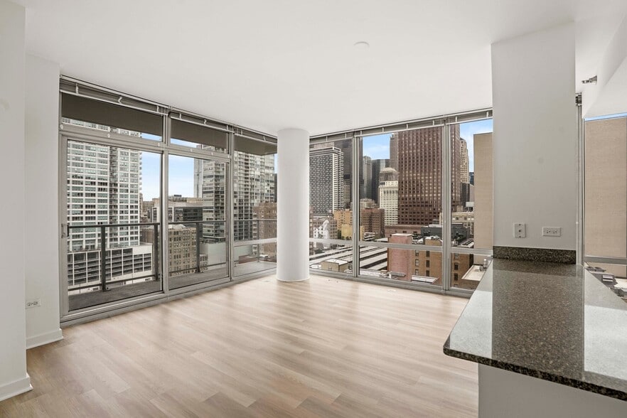 Building Photo - 707 S LaSalle St