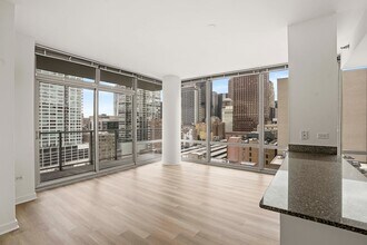 Building Photo - 740 S Clark St