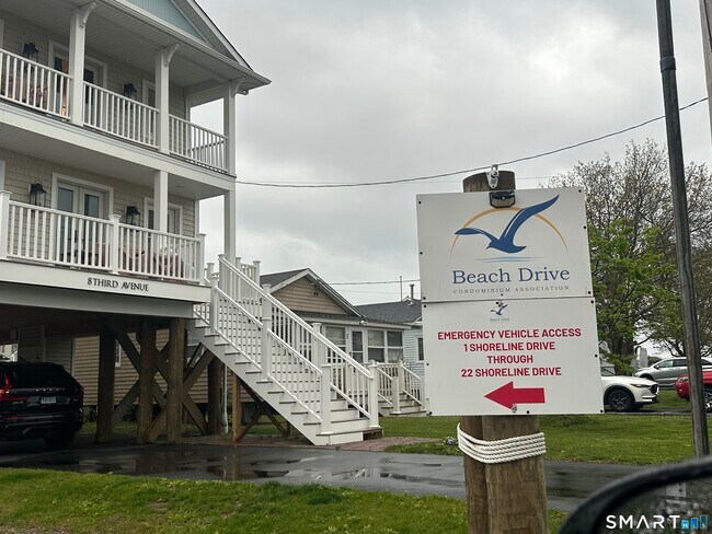 Building Photo - 15 Shoreline Dr