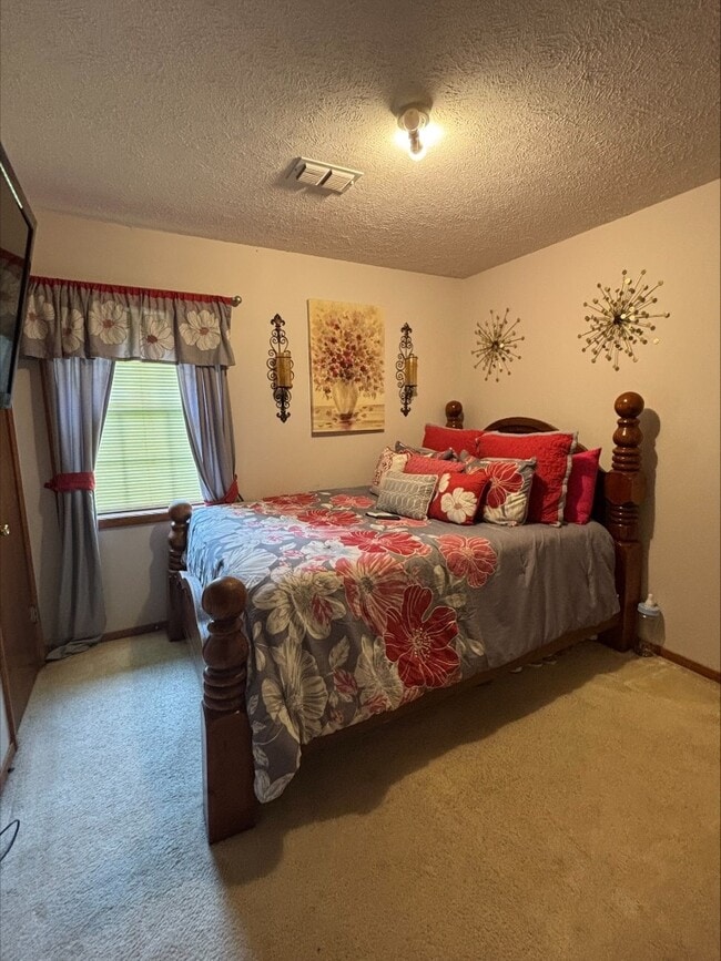 Building Photo - 131 Center St