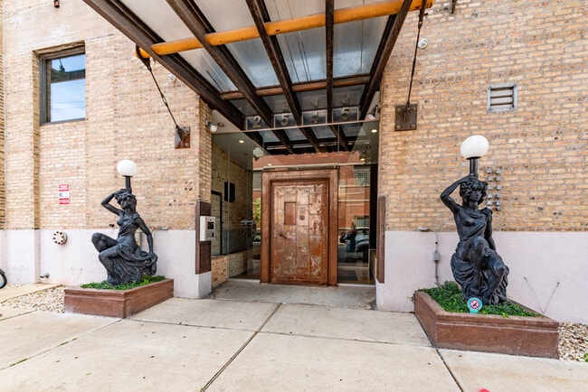 Building Photo - 2545 S Dearborn St