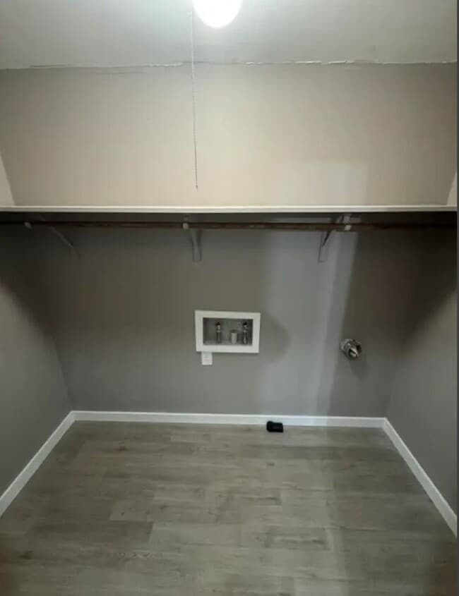 Building Photo - 3 bedroom/1.5 bathroom house