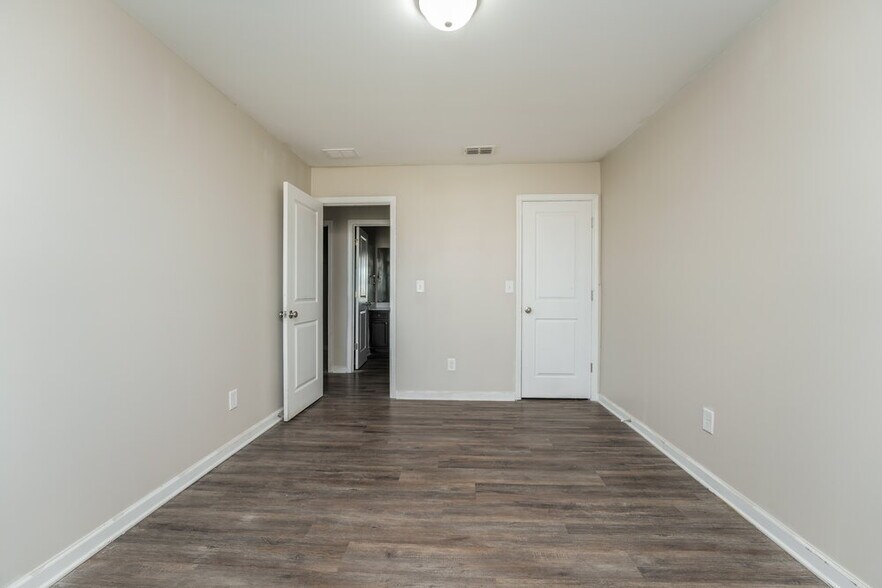 Building Photo - 3775 Place Dr