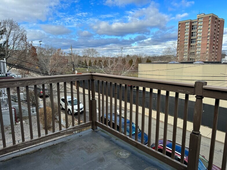 Building Photo - 14 Hazelwood St