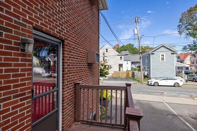Building Photo - 51 Lynde St