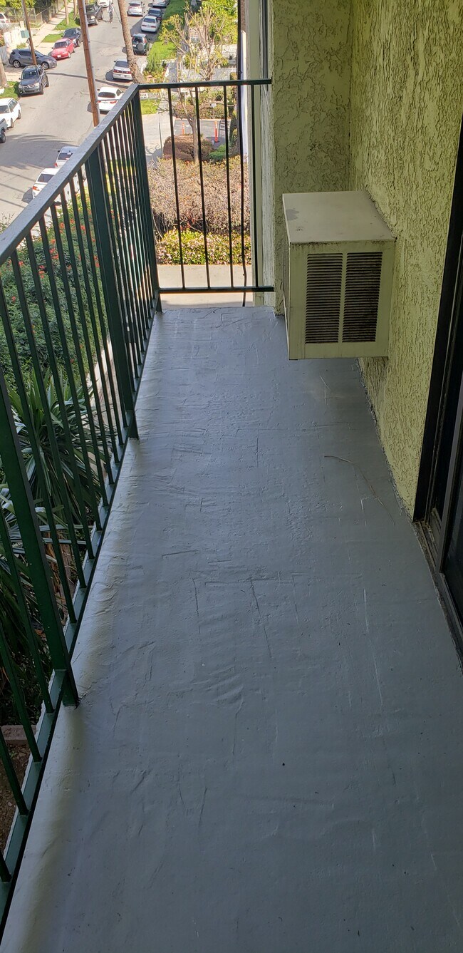 Balcony - 2810 Reservoir St