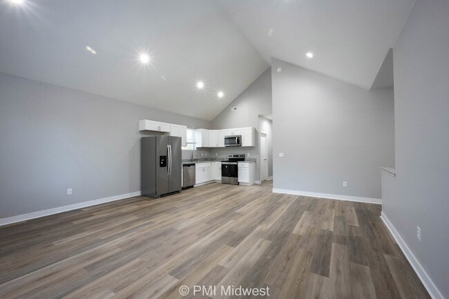 Building Photo - "Spacious 3-Bedroom Duplex with Granite El...