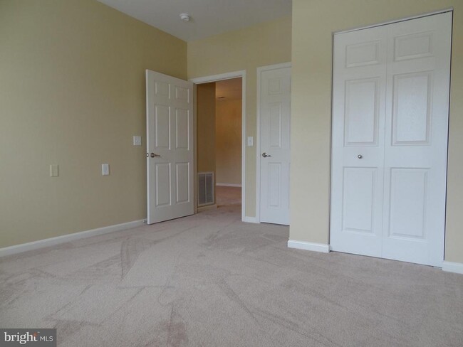 Building Photo - 7557 Stoney Run Dr