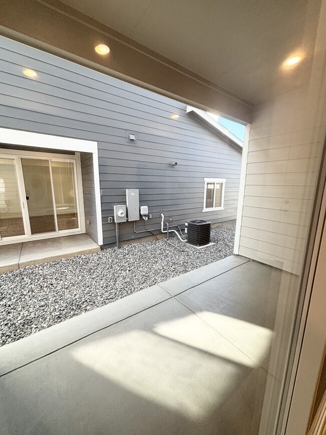 Building Photo - 1334 Penner Dr